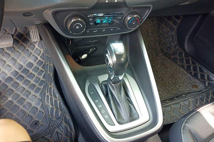 Used Ford Escort 2017 Happiness Edition 1.5L Automatic Fashion Version Gear Lever