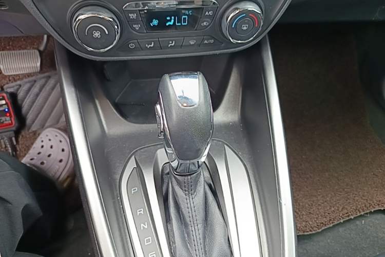Used Ford Escort 2017 Happiness Edition 1.5L Automatic Fashion Version Gear Lever