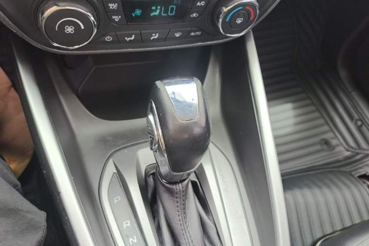 Used Ford Escort 2017 Happiness Edition 1.5L Automatic Fashion Version Gear Lever