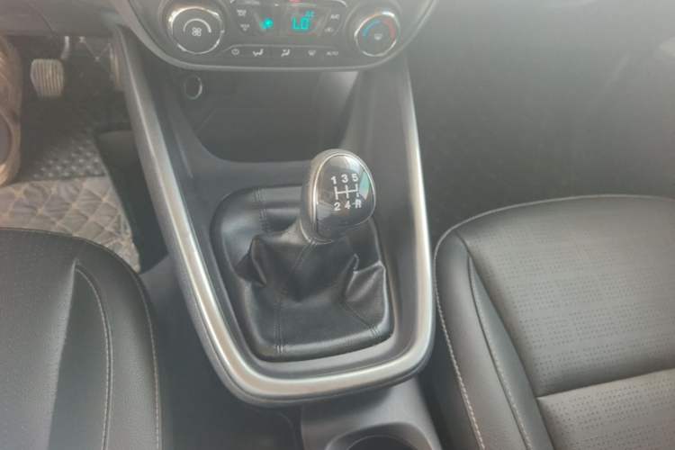 Used Ford Escort 2017 Happy Edition 1.5L Manual Fashion Model Gear Lever