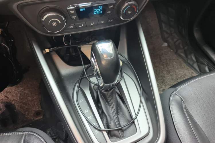 Used Ford Escort 2017 Happiness Edition 1.5L Automatic Fashion Version Gear Lever