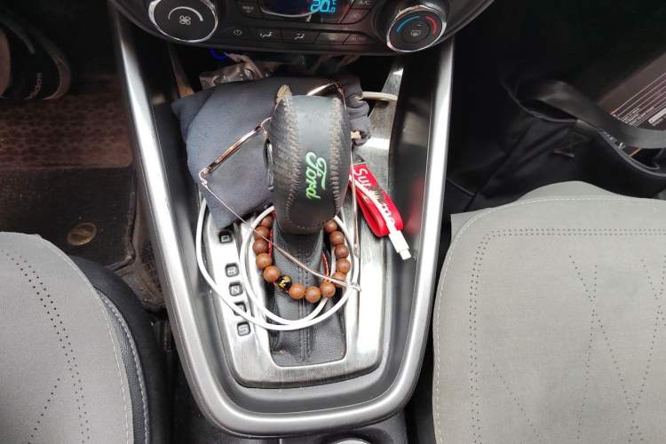Used Ford Escort 2017 Happiness Edition 1.5L Automatic Fashion Version Gear Lever