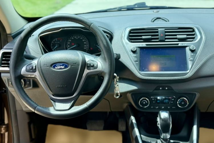 Used Ford Escort 2017 Happiness Edition 1.5L Automatic Fashion Version Interior 2