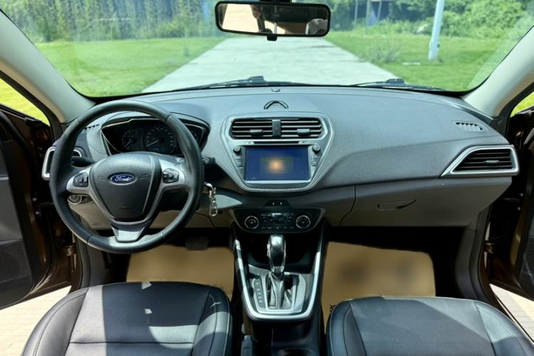 Used Ford Escort 2017 Happiness Edition 1.5L Automatic Fashion Version Interior 4