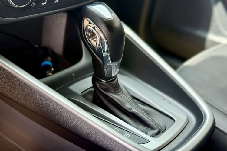 Used Ford Escort 2017 Happiness Edition 1.5L Automatic Fashion Version Interior 8