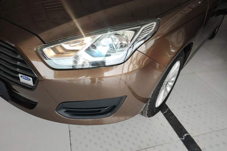 Used Ford Escort 2017 Revised Version 1.5L Automatic Comfort Edition Left Front Headlight
