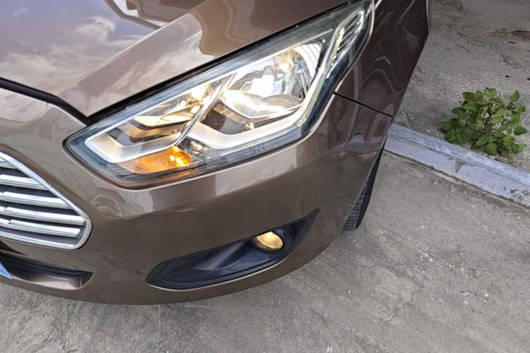 Used Ford Escort 2017 Happiness Edition 1.5L Automatic Fashion Version Left Front Headlight