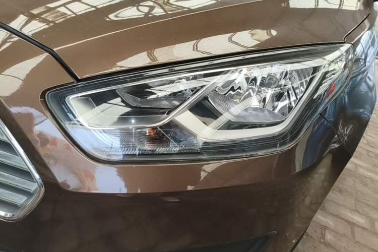 Used Ford Escort 2017 Revised Version 1.5L Manual Comfort Edition Left Front Headlight