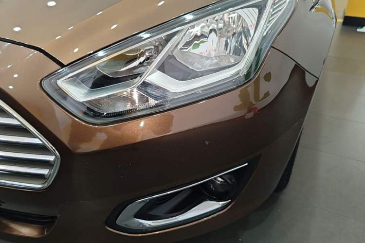 Used Ford Escort 2017 Happiness Edition 1.5L Automatic Fashion Version Left Front Headlight