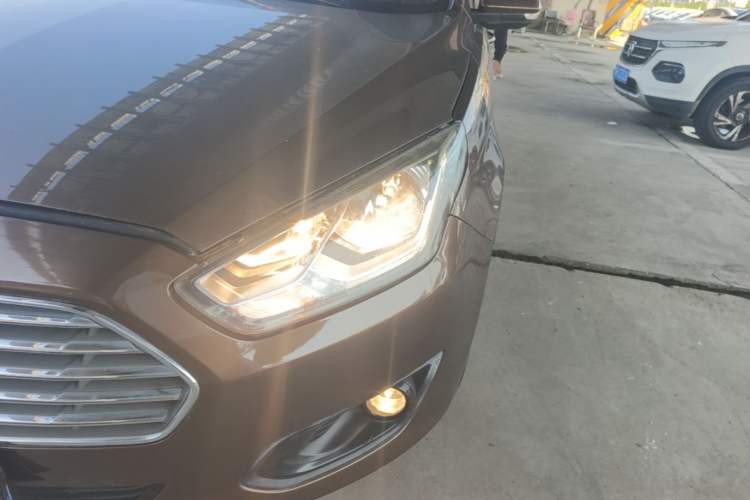Used Ford Escort 2017 Happy Edition 1.5L Manual Fashion Model Left Front Headlight