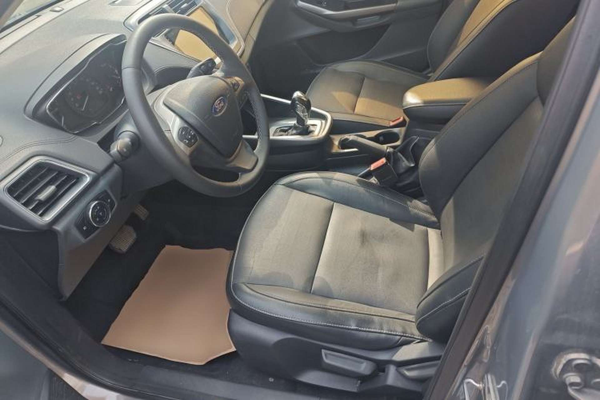 Used Ford Escort 2017 Happiness Edition 1.5L Automatic Fashion Version Left Front Seat