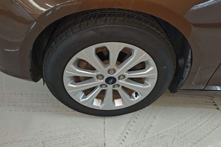 Used Ford Escort 2017 Happiness Edition 1.5L Automatic Fashion Version Left Front Wheel Hub