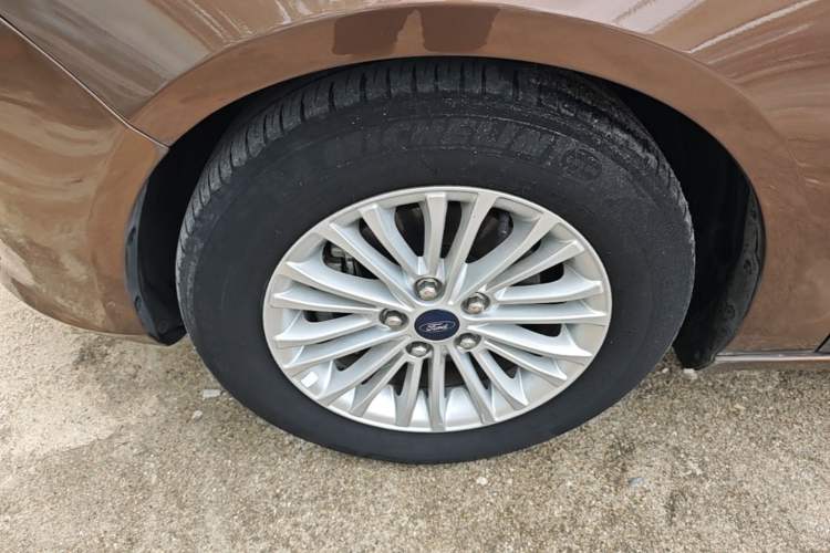 Used Ford Escort 2017 1.5L Automatic Comfort Model Left Front Wheel Hub