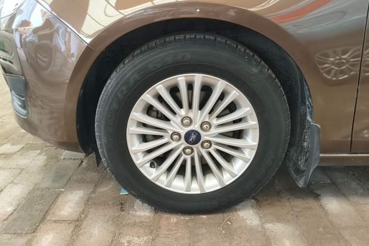 Used Ford Escort 2017 Revised Version 1.5L Manual Comfort Edition Left Front Wheel Hub