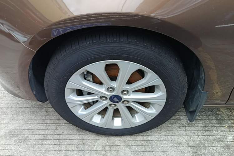 Used Ford Escort 2017 Happiness Edition 1.5L Automatic Fashion Version Left Front Wheel Hub