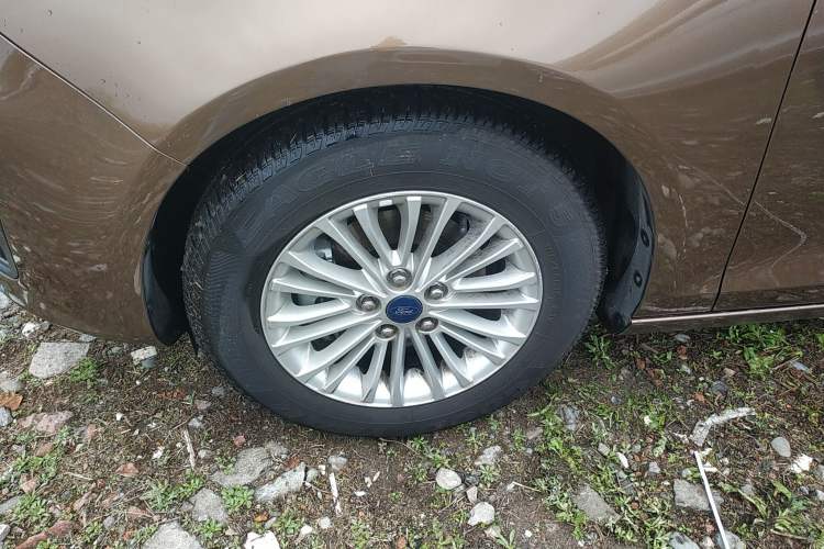 Used Ford Escort 2017 1.5L Automatic Comfort Model Left Front Wheel Hub