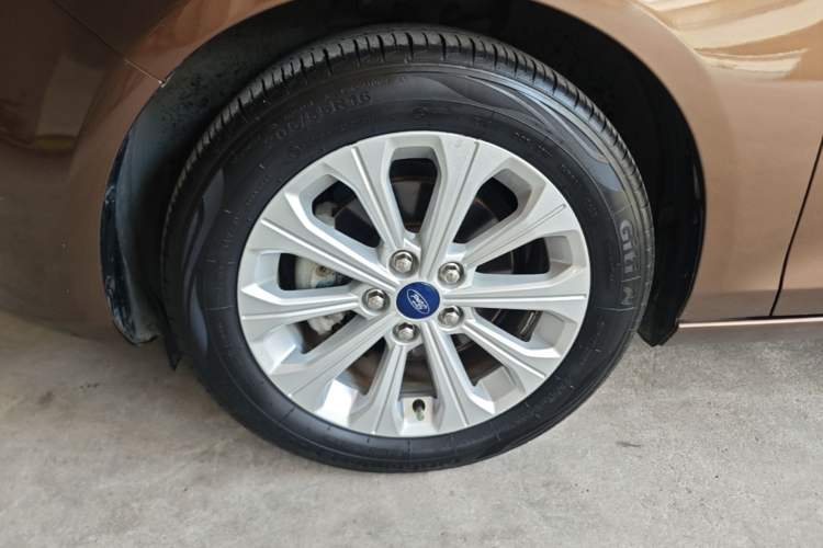 Used Ford Escort 2017 Happiness Edition 1.5L Automatic Fashion Version Left Front Wheel Hub