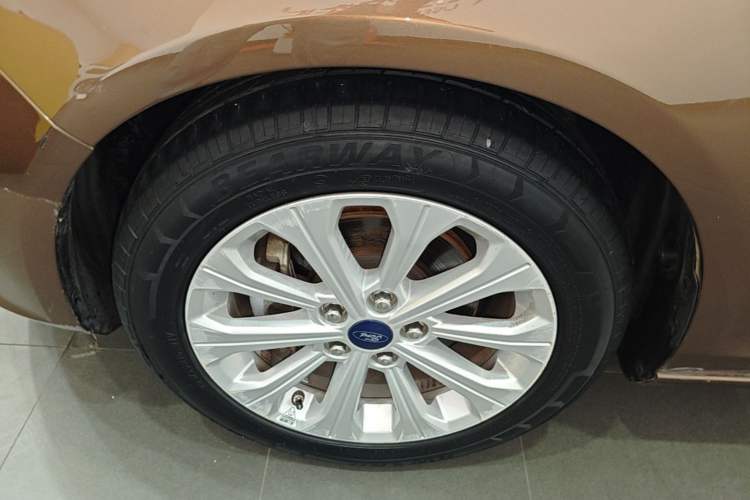 Used Ford Escort 2017 Happiness Edition 1.5L Automatic Fashion Version Left Front Wheel Hub