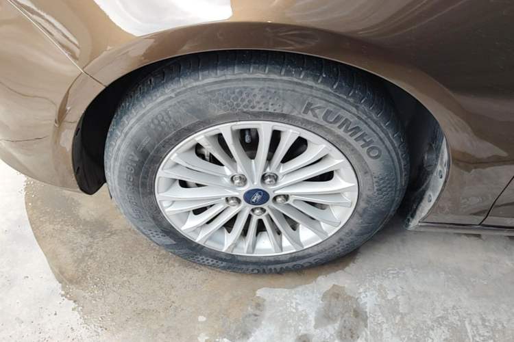 Used Ford Escort 2017 1.5L Automatic Comfort Model Left Front Wheel Hub