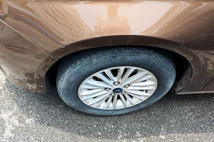 Used Ford Escort 2017 1.5L Automatic Comfort Model Left Front Wheel Hub