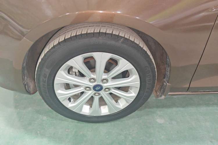 Used Ford Escort 2017 Happiness Edition 1.5L Automatic Fashion Version Left Front Wheel Hub