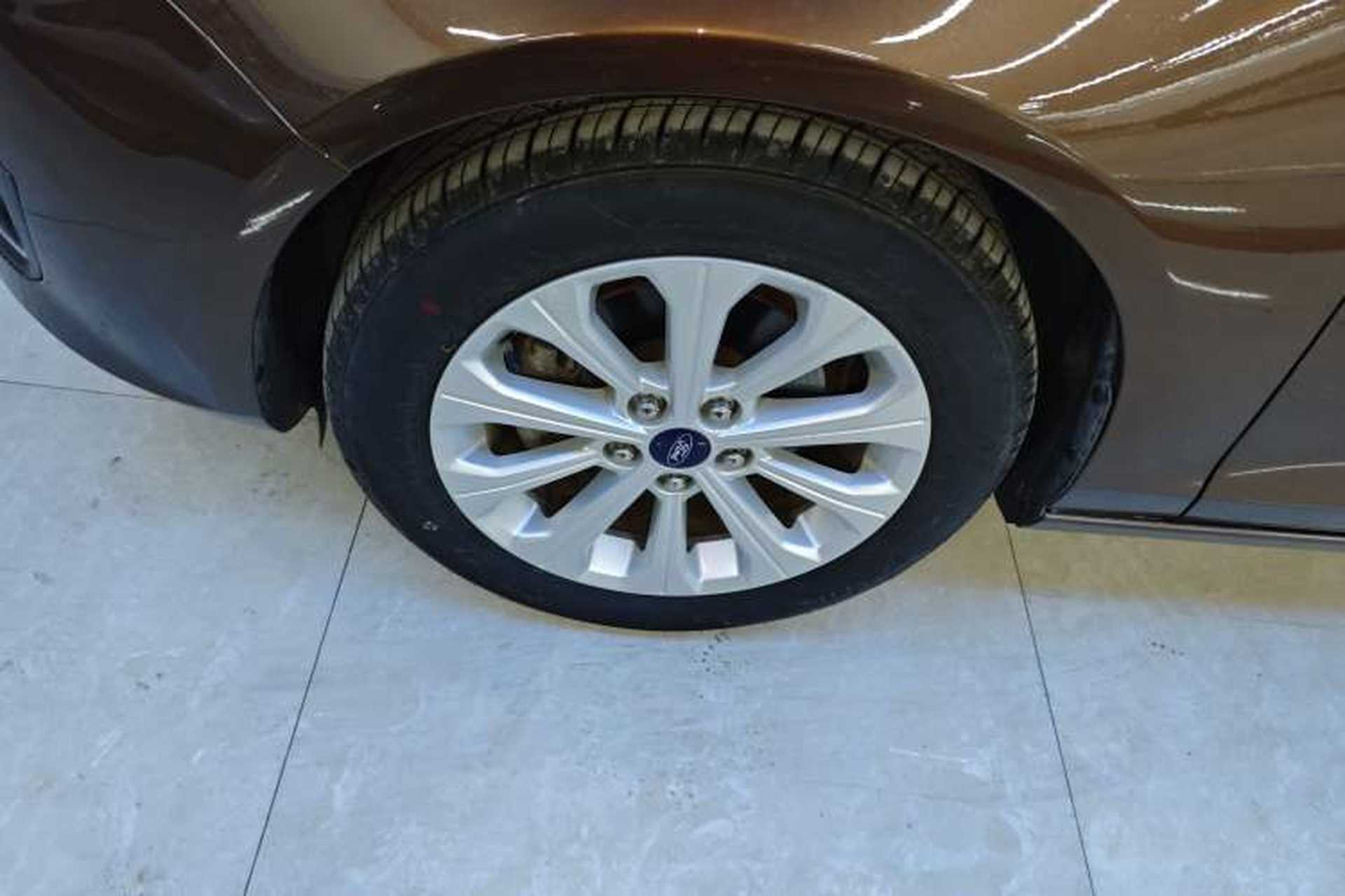 Used Ford Escort 2017 Happiness Edition 1.5L Automatic Fashion Version Left Front Wheel Hub