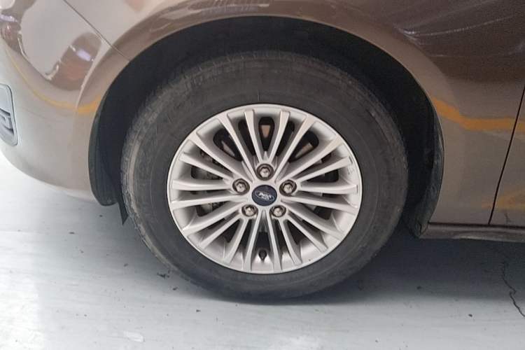 Used Ford Escort 2017 Revised Version 1.5L Automatic Comfort Edition Left Front Wheel Hub