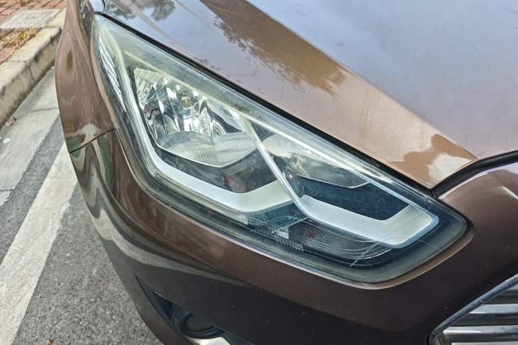 Used Ford Escort 2017 Happy Edition 1.5L Manual Fashion Model Right Front Headlight