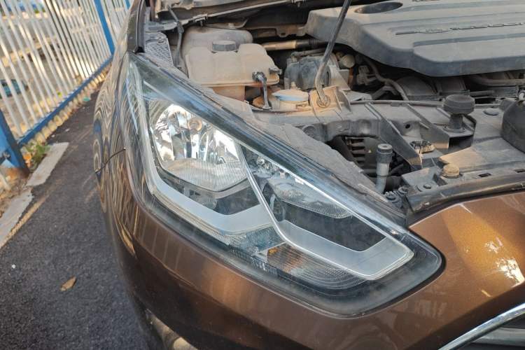 Used Ford Escort 2017 Happiness Edition 1.5L Automatic Fashion Version Right Front Headlight