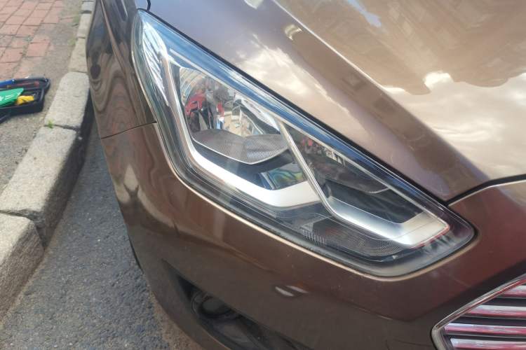 Used Ford Escort 2017 Happiness Edition 1.5L Automatic Fashion Version Right Front Headlight