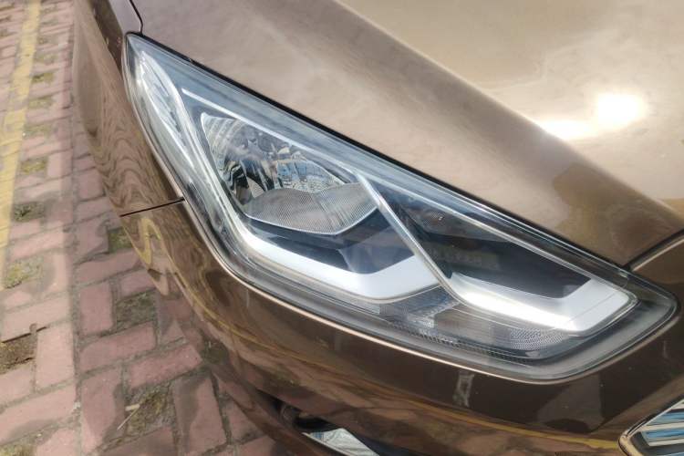 Used Ford Escort 2017 Happiness Edition 1.5L Automatic Fashion Version Right Front Headlight