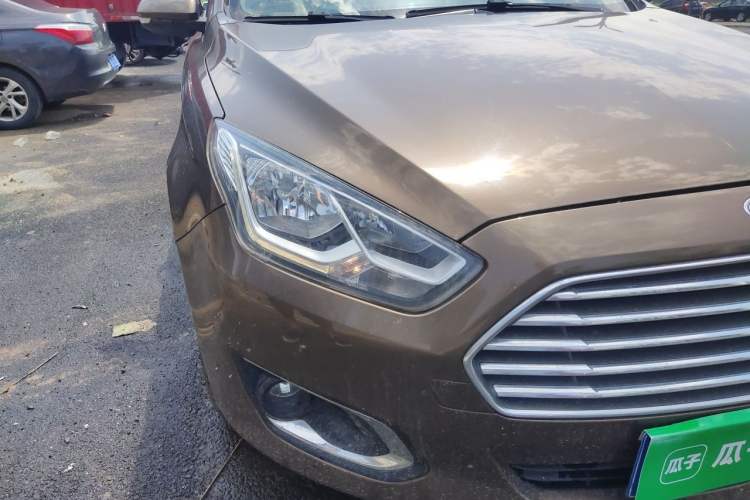 Used Ford Escort 2017 Happiness Edition 1.5L Automatic Fashion Version Right Front Headlight