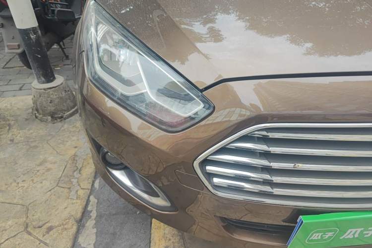 Used Ford Escort 2017 1.5L Automatic Comfort Model Right Front Headlight