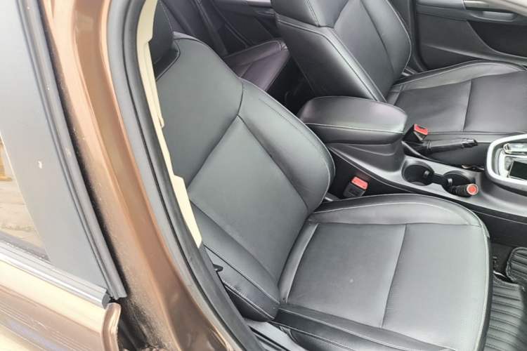 Used Ford Escort 2017 Happiness Edition 1.5L Automatic Fashion Version Right Front Seat