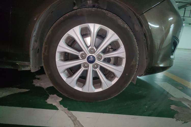 Used Ford Escort 2017 Happiness Edition 1.5L Automatic Fashion Version Right Front Wheel Hub