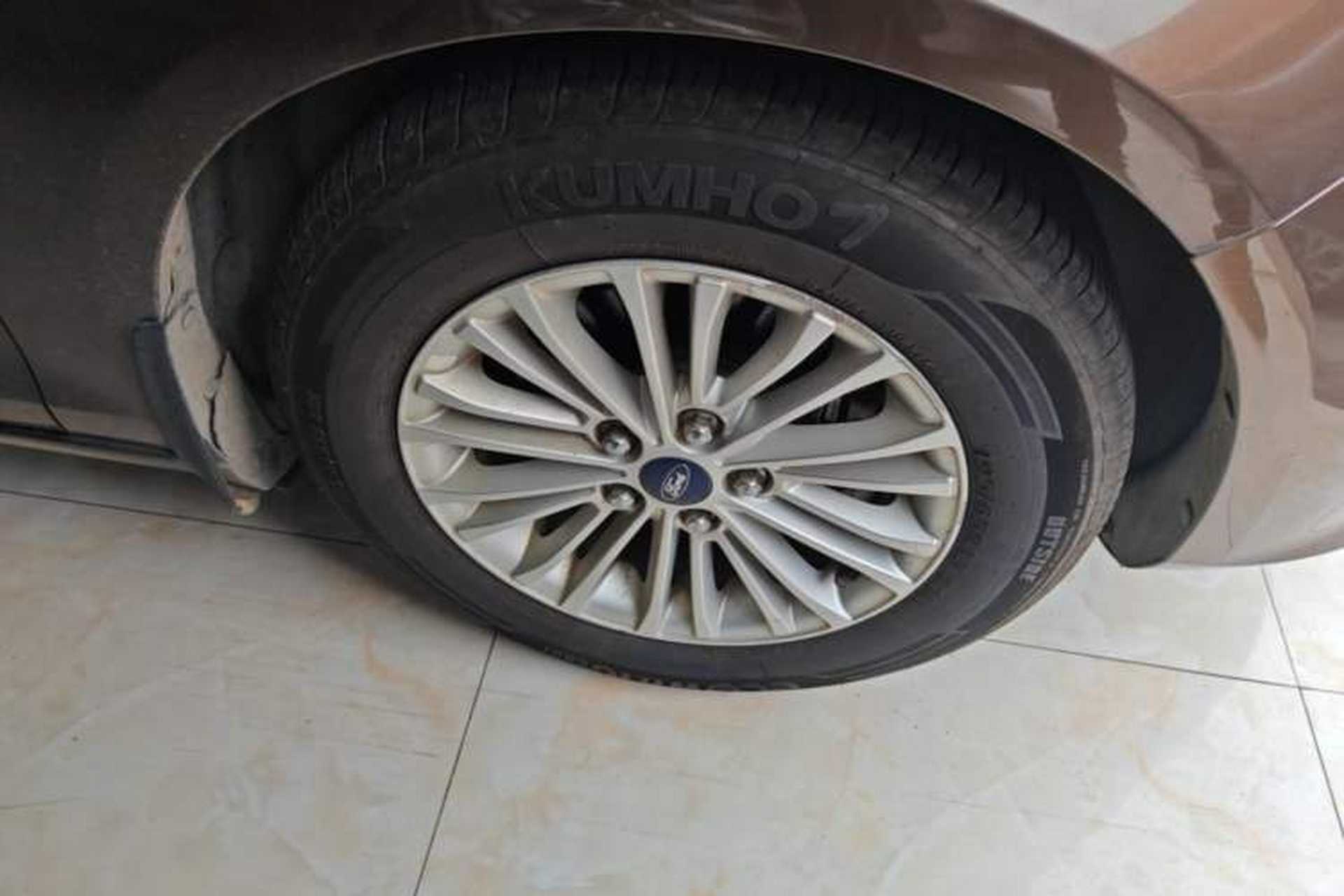 Used Ford Escort 2017 1.5L Manual Comfort Model Right Front Wheel Hub