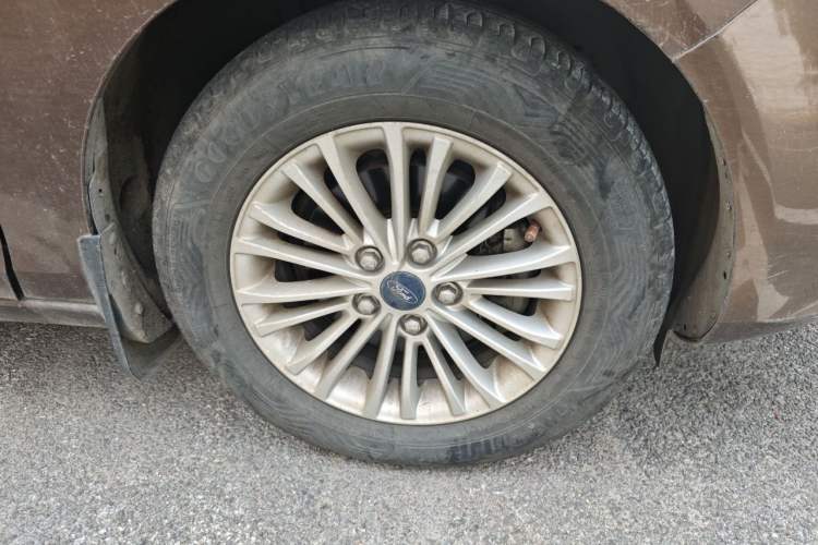 Used Ford Escort 2017 1.5L Automatic Comfort Model Right Front Wheel Hub
