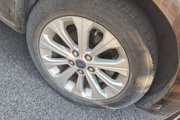 Used Ford Escort 2017 Happiness Edition 1.5L Automatic Fashion Version Right Front Wheel Hub