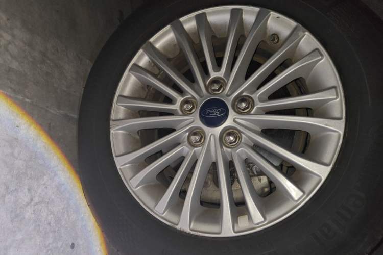 Used Ford Escort 2017 1.5L Automatic Comfort Model Right Front Wheel Hub