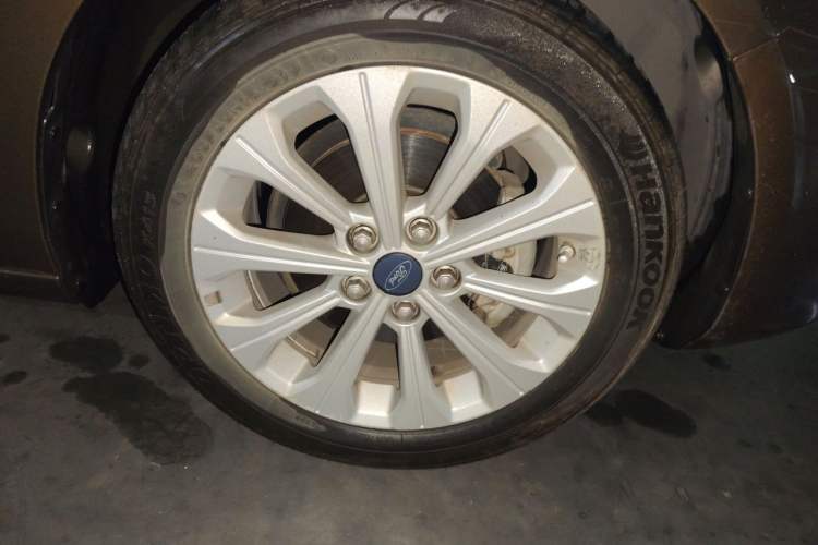 Used Ford Escort 2017 Happy Edition 1.5L Manual Fashion Model Right Front Wheel Hub