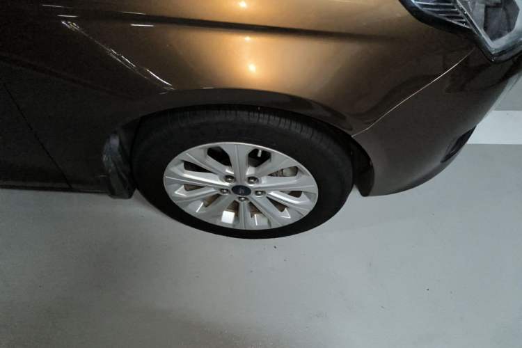 Used Ford Escort 2017 Happiness Edition 1.5L Automatic Fashion Version Right Front Wheel Hub