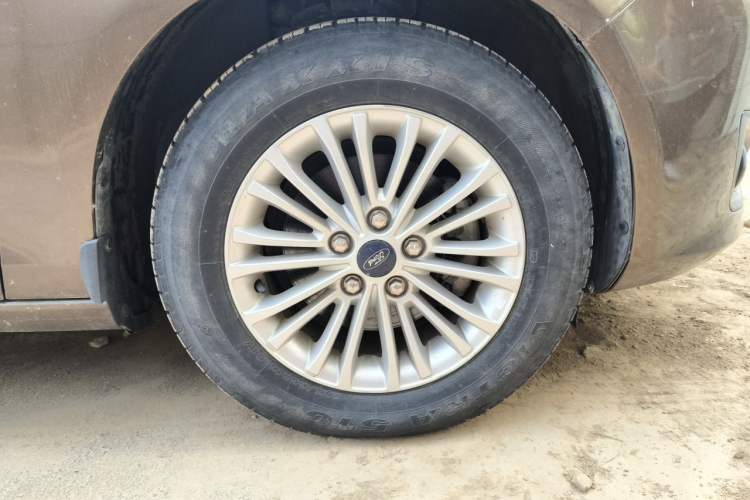 Used Ford Escort 2017 1.5L Automatic Comfort Model Right Front Wheel Hub