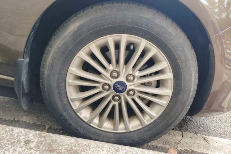 Used Ford Escort 2017 1.5L Manual Comfort Model Right Front Wheel Hub