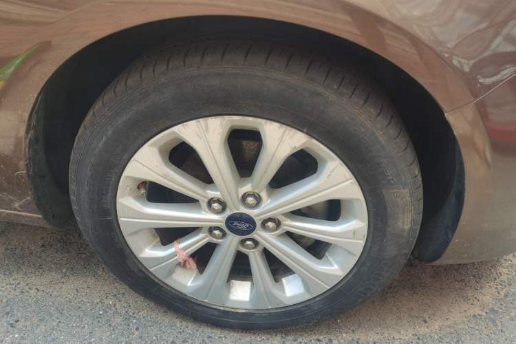 Used Ford Escort 2017 Happiness Edition 1.5L Automatic Fashion Version Right Front Wheel Hub