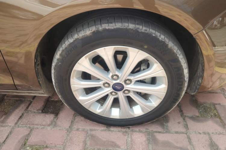 Used Ford Escort 2017 Happiness Edition 1.5L Automatic Fashion Version Right Front Wheel Hub
