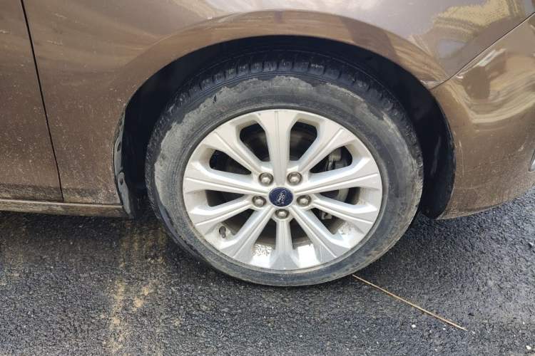 Used Ford Escort 2017 Happiness Edition 1.5L Automatic Fashion Version Right Front Wheel Hub