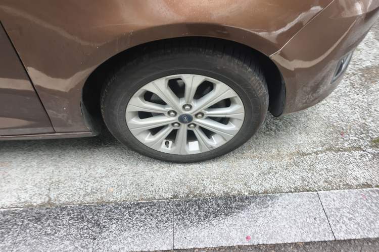 Used Ford Escort 2017 Happiness Edition 1.5L Automatic Fashion Version Right Front Wheel Hub