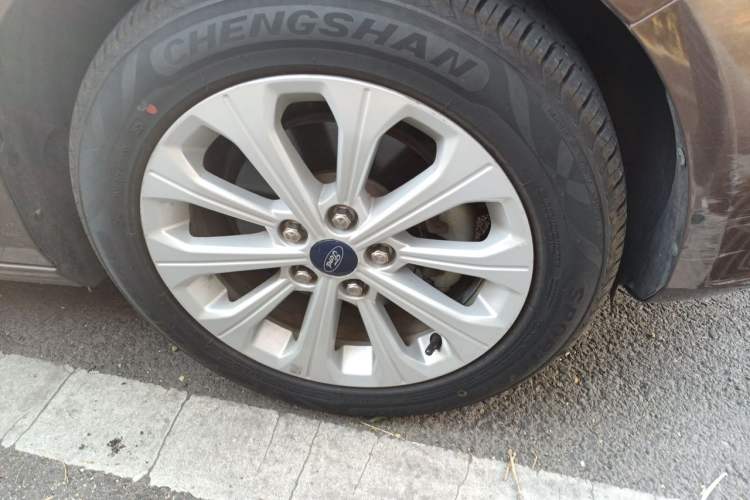Used Ford Escort 2017 Happiness Edition 1.5L Automatic Fashion Version Right Front Wheel Hub