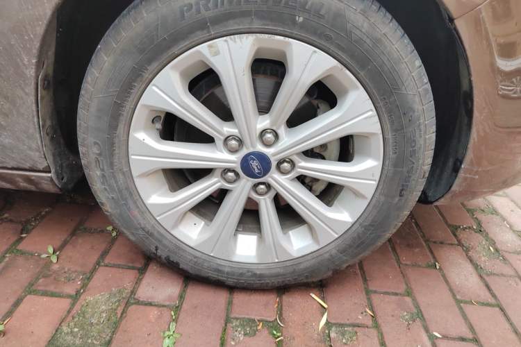 Used Ford Escort 2017 Happiness Edition 1.5L Automatic Fashion Version Right Front Wheel Hub