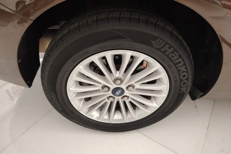 Used Ford Escort 2017 Revised Version 1.5L Automatic Comfort Edition Right Rear Wheel Hub